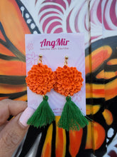 Load image into Gallery viewer, Cempasuchil Earrings/ Marigolds