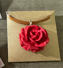 Load image into Gallery viewer, Rose Pendant Necklace